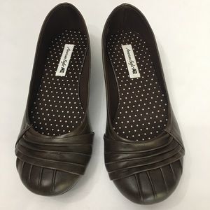 AE brown flats